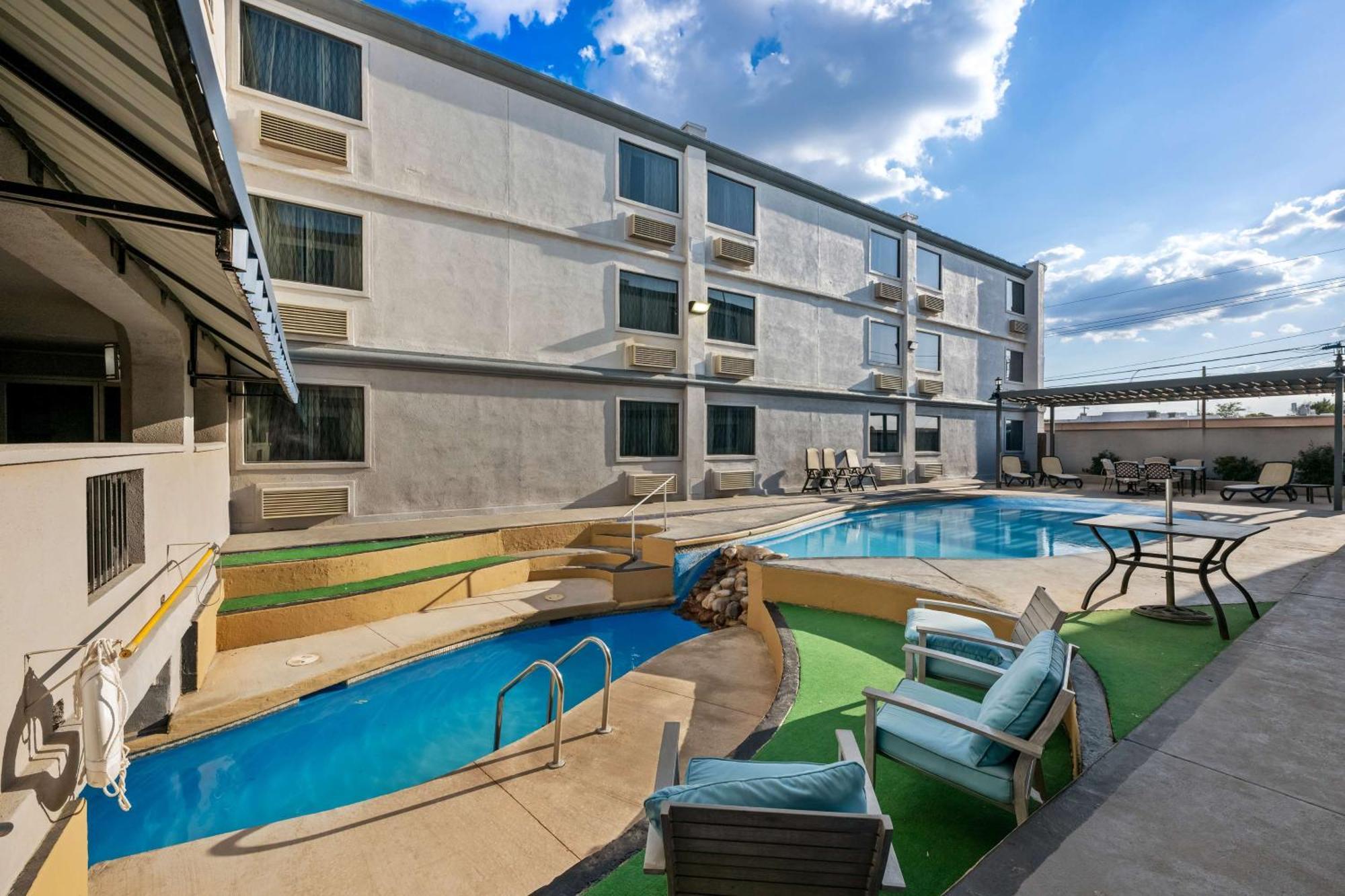 Surestay Plus Hotel By Best Western Lubbock Medical Center Exterior foto