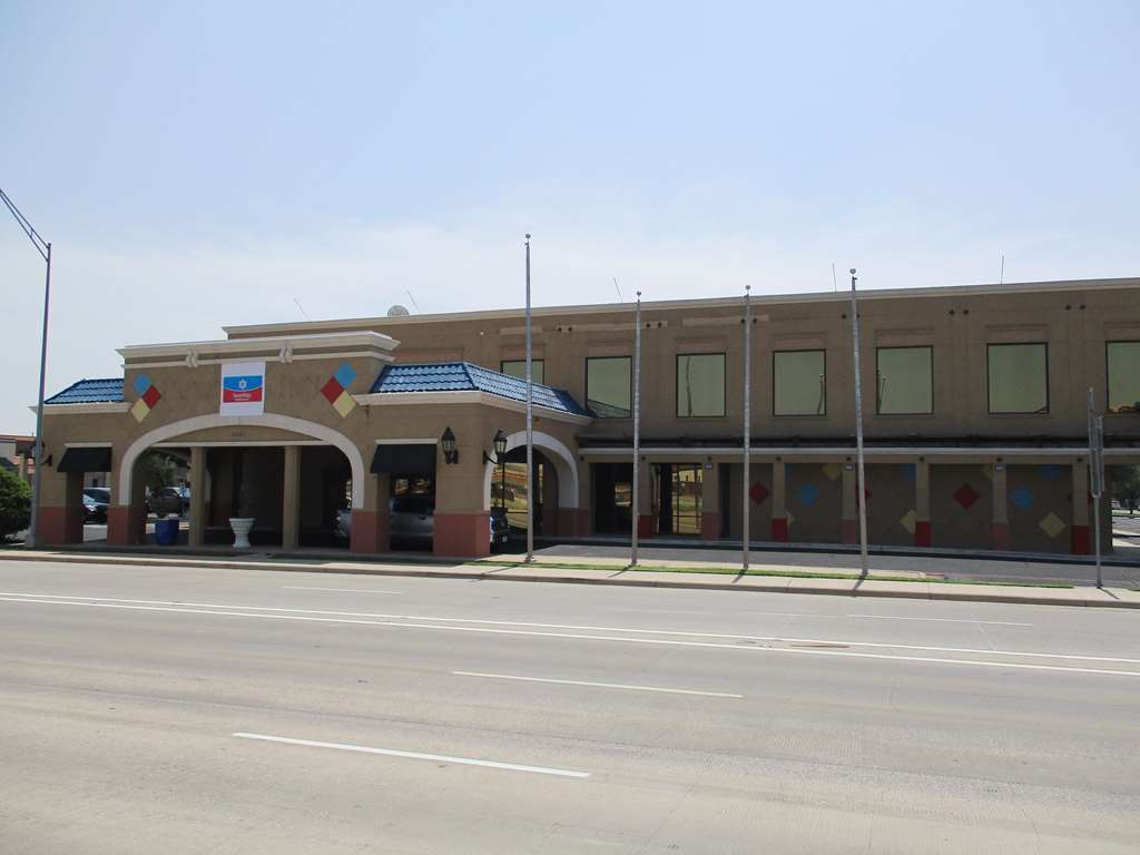 Surestay Plus Hotel By Best Western Lubbock Medical Center Exterior foto